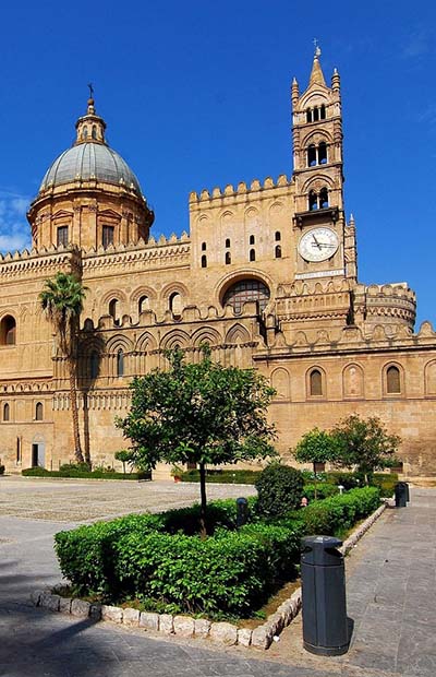 Cattedrale di Palermo da via Vittorio Emanuele