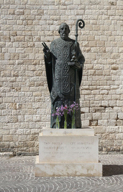 Statua di San Nicola, patrono di Bari